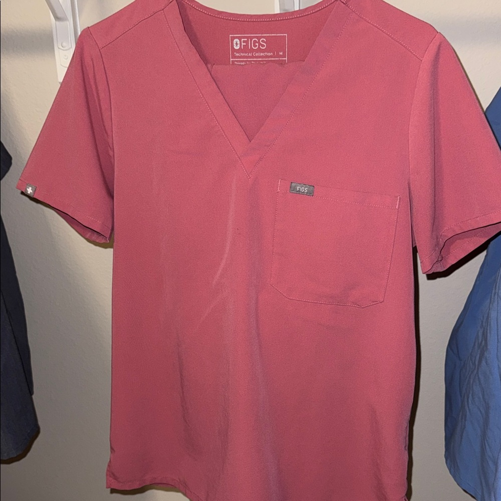 Figs women’s scrubs set